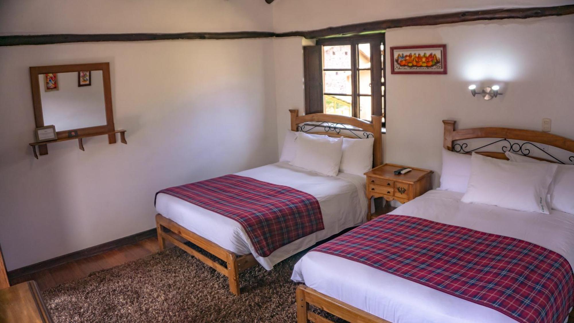 Lizzy Wasi Urubamba Hotel Exterior photo
