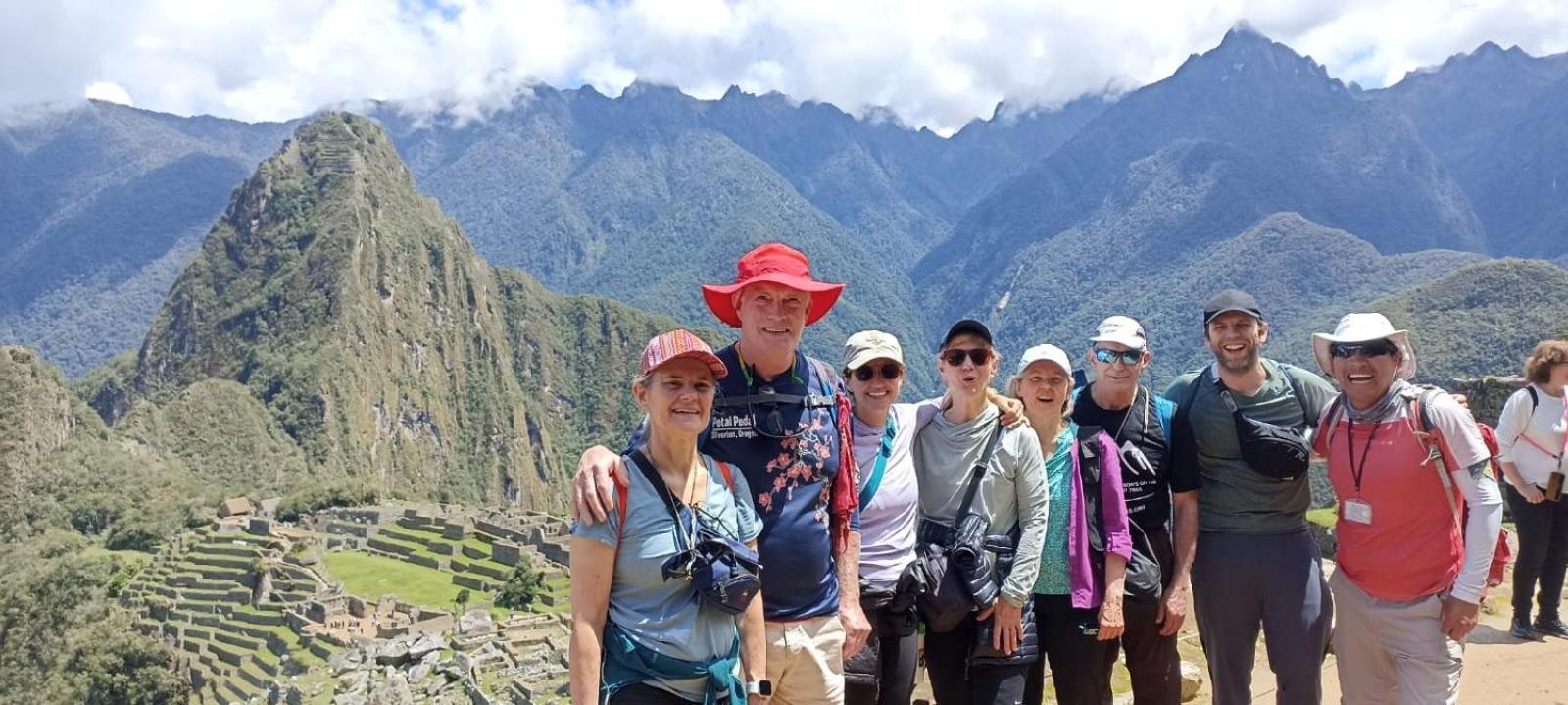 Lizzy Wasi Urubamba Hotel Exterior photo