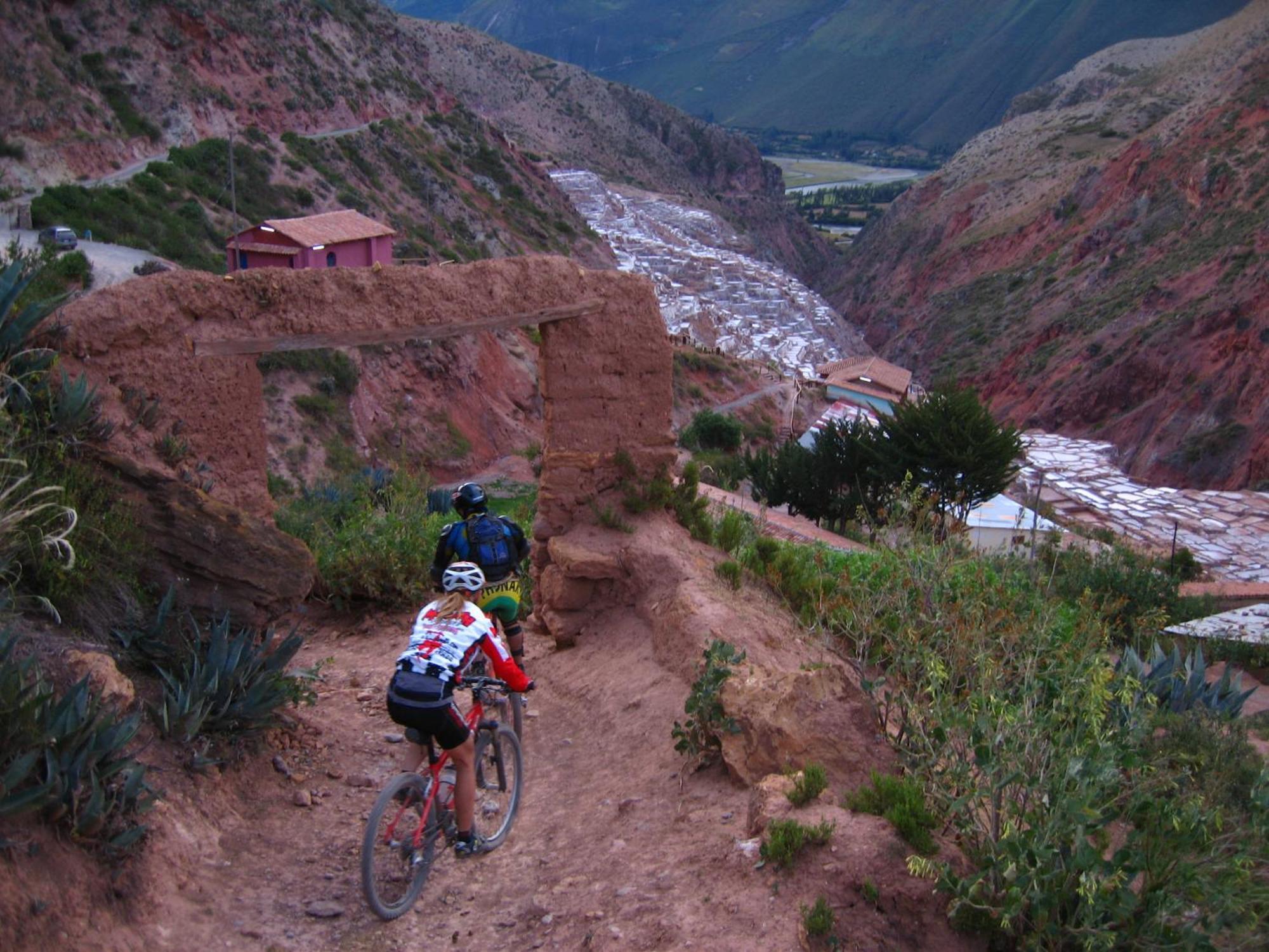 Lizzy Wasi Urubamba Hotel Exterior photo