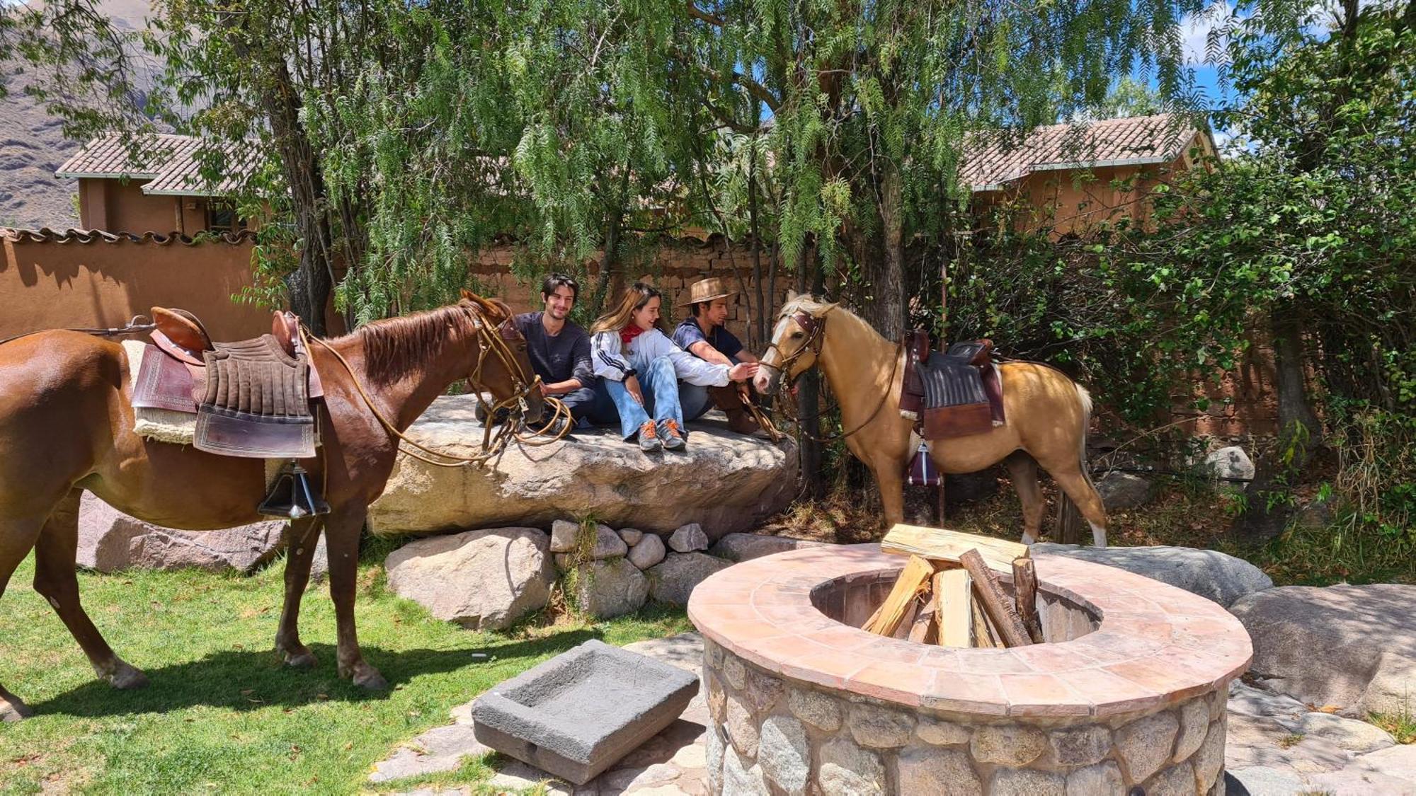 Lizzy Wasi Urubamba Hotel Exterior photo